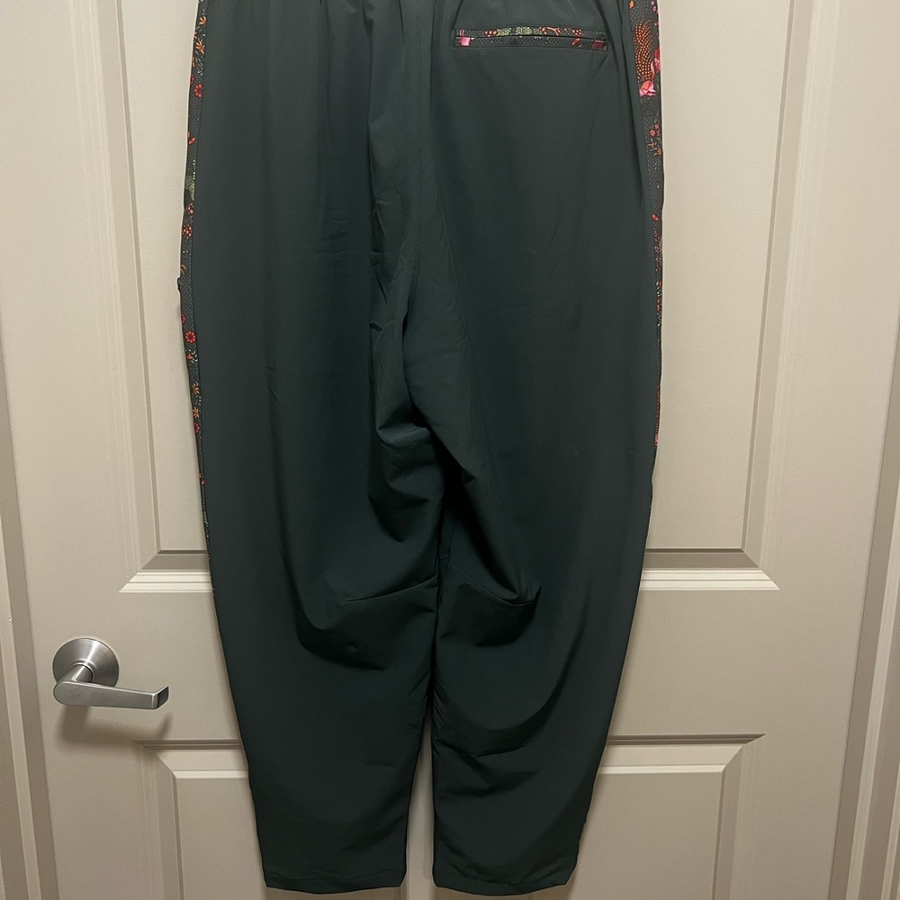 PUMA x LIBERTY Floral Green Gables Printed Women's Track Pants - Picture 5 of 8